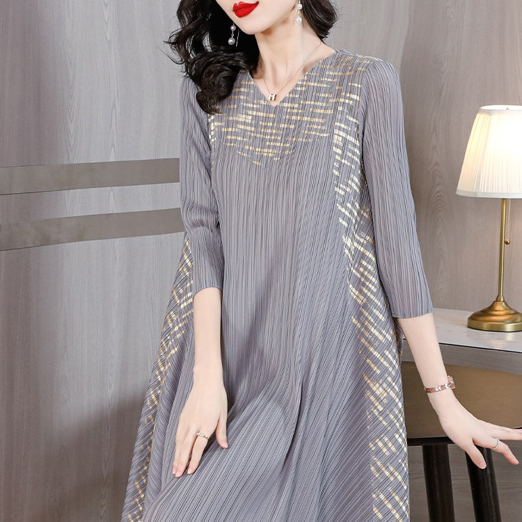 Mitzie – Flatterndes Plissiertes V-Ausschnitt Lockeres Kleid