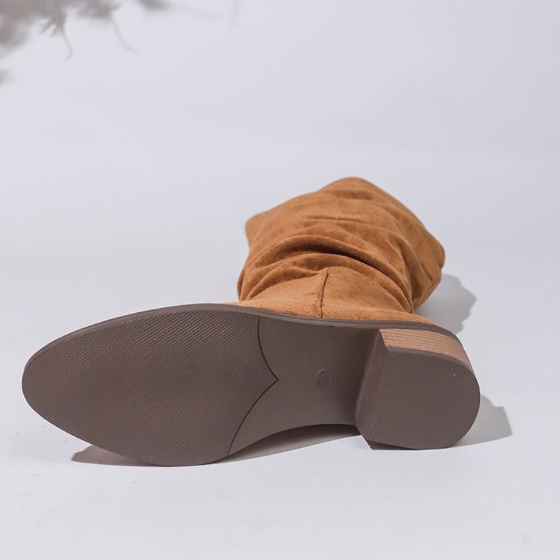 Modische und bequeme kniehohe Stiefel mit Blockabsatz