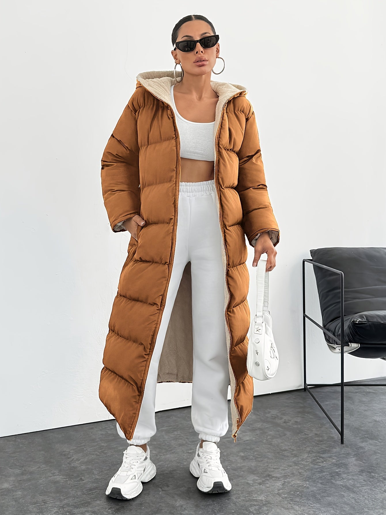 Carla – Langer Steppmantel Mit Kapuze Und Taschen