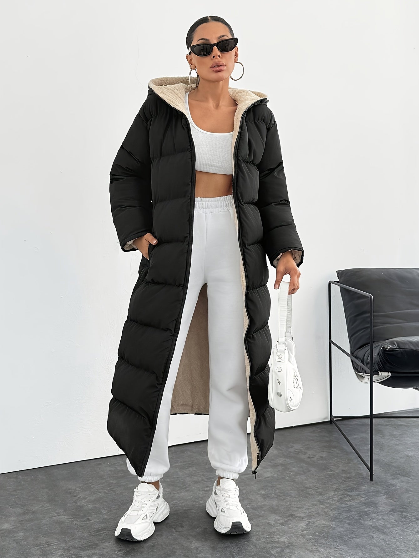 Carla – Langer Steppmantel Mit Kapuze Und Taschen