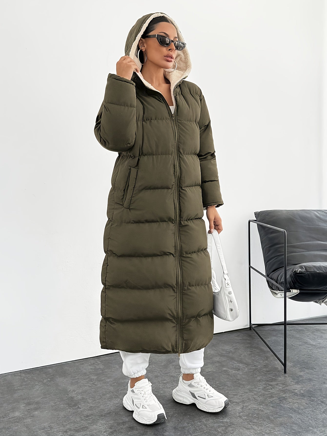 Carla – Langer Steppmantel Mit Kapuze Und Taschen