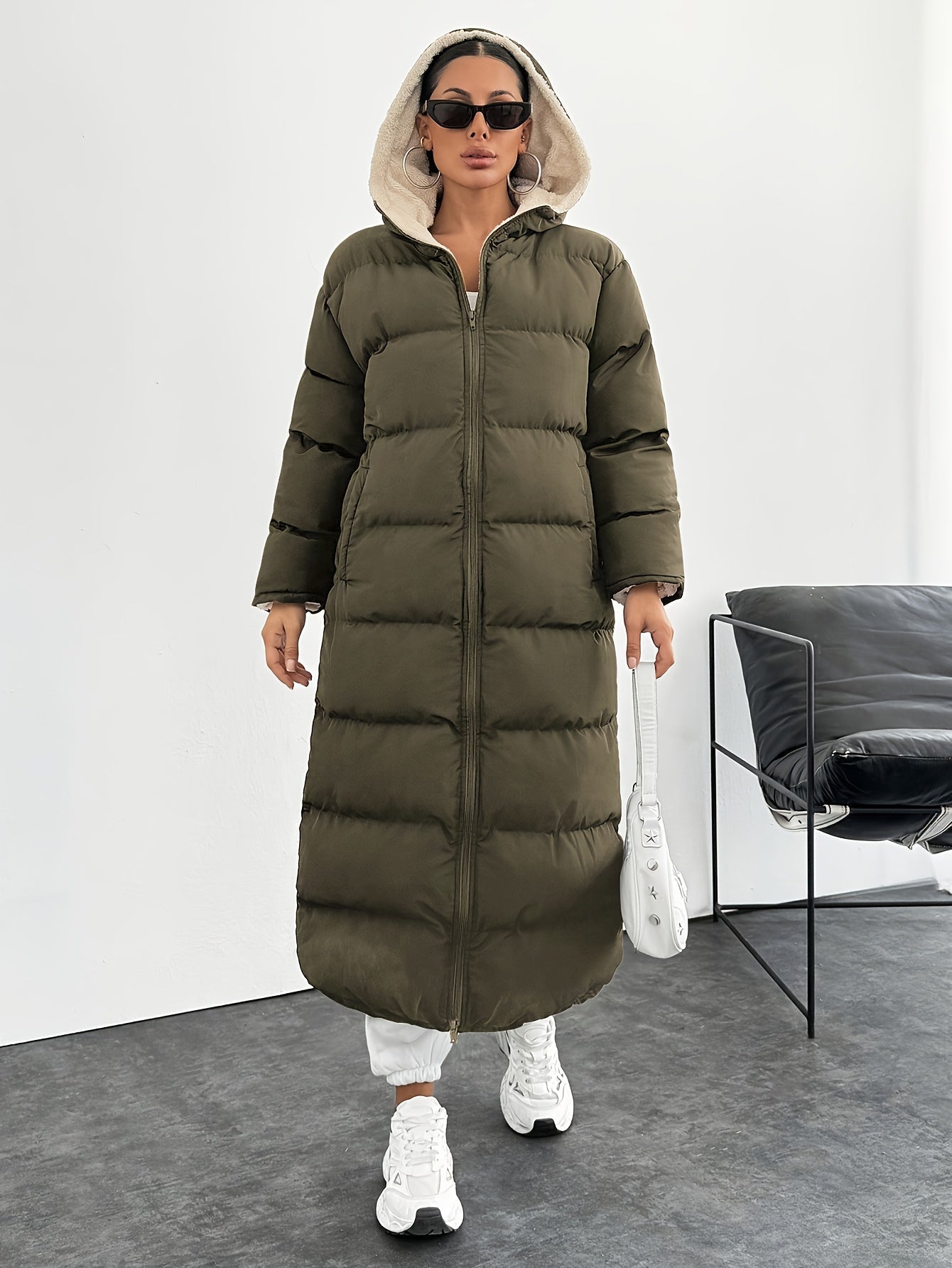 Carla – Langer Steppmantel Mit Kapuze Und Taschen