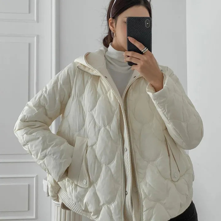 Paola – Elegante italienische Daunenjacke mit Kapuze