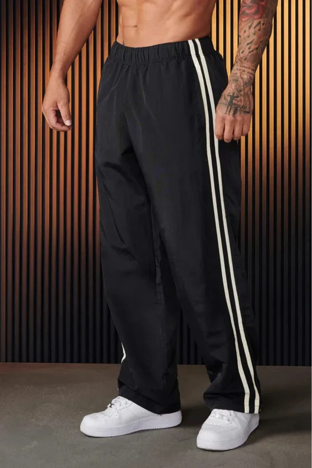Rubén- Herren Sporthose mit Doppelstreifen Print