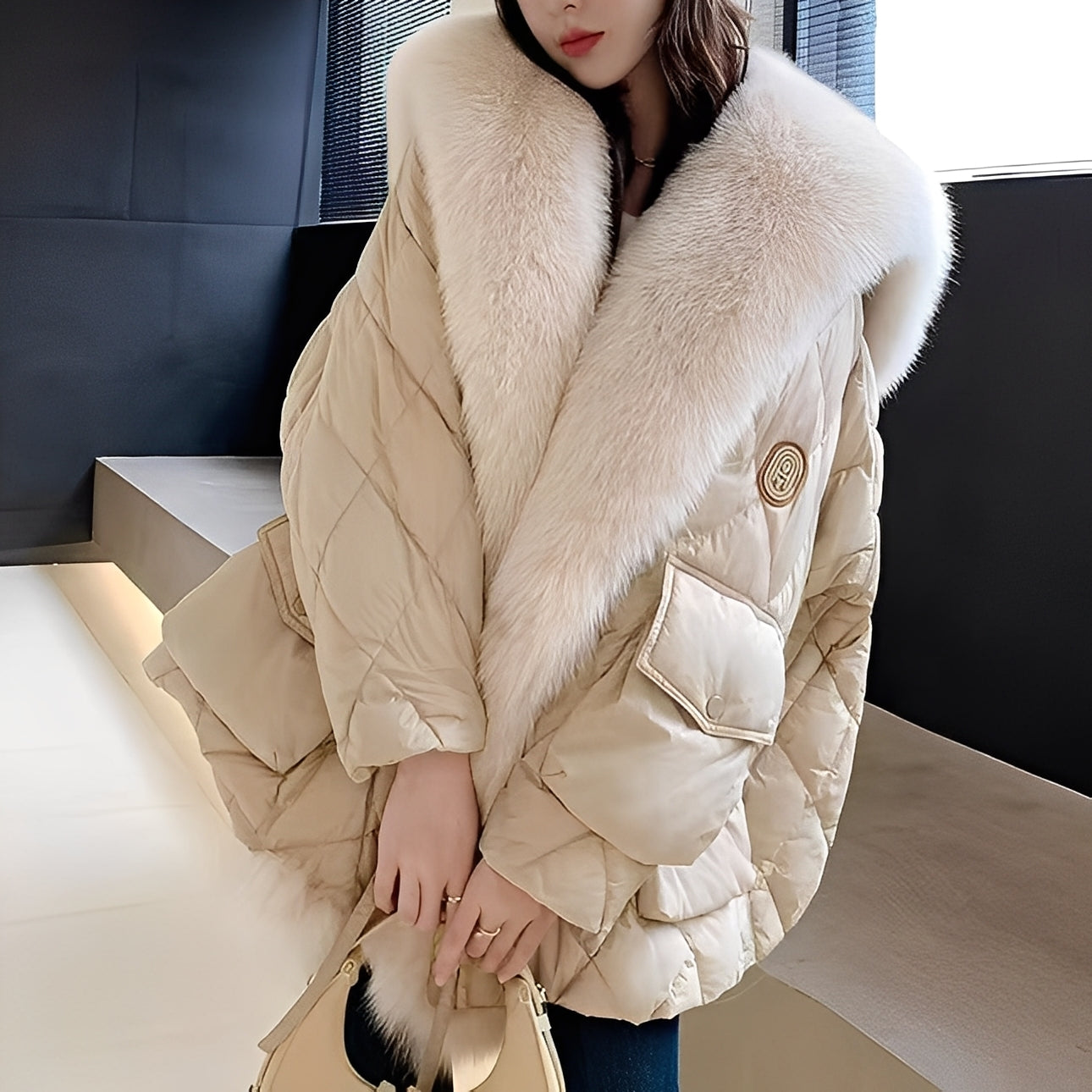 Dominika - Trendige Damen Daunenjacke mit Fellkragen