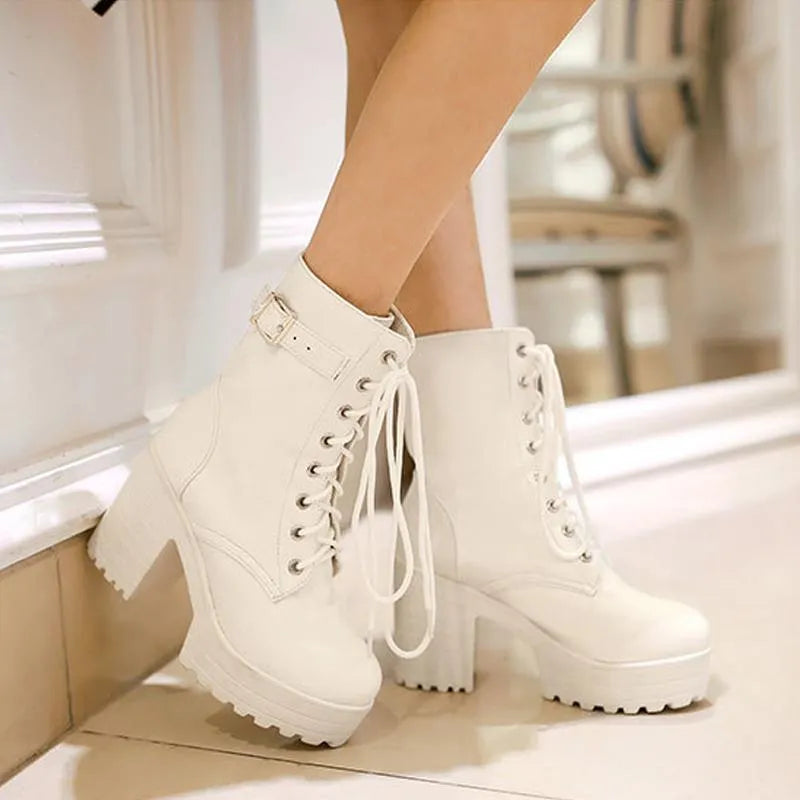 Hilda – Robuste Herbst Damenstiefel Schnürung Schnalle Profilsohle