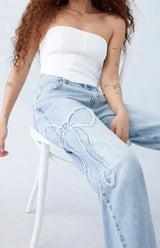 Yazmin - Weite Jeans mit Stickereien