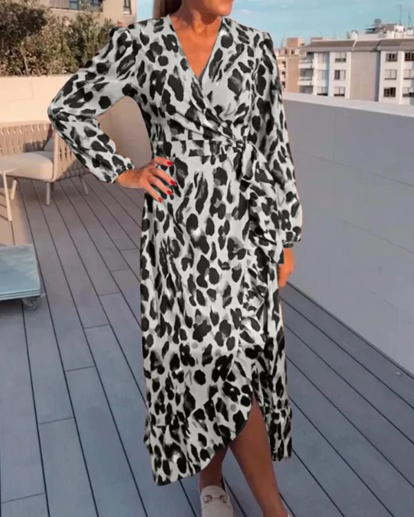 Bebe - Leopard V-Ausschnitt Kleid