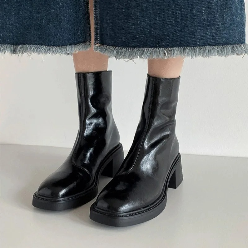 Ursula – Stiefelette Mit Quadratischer Spitze Und Absatz