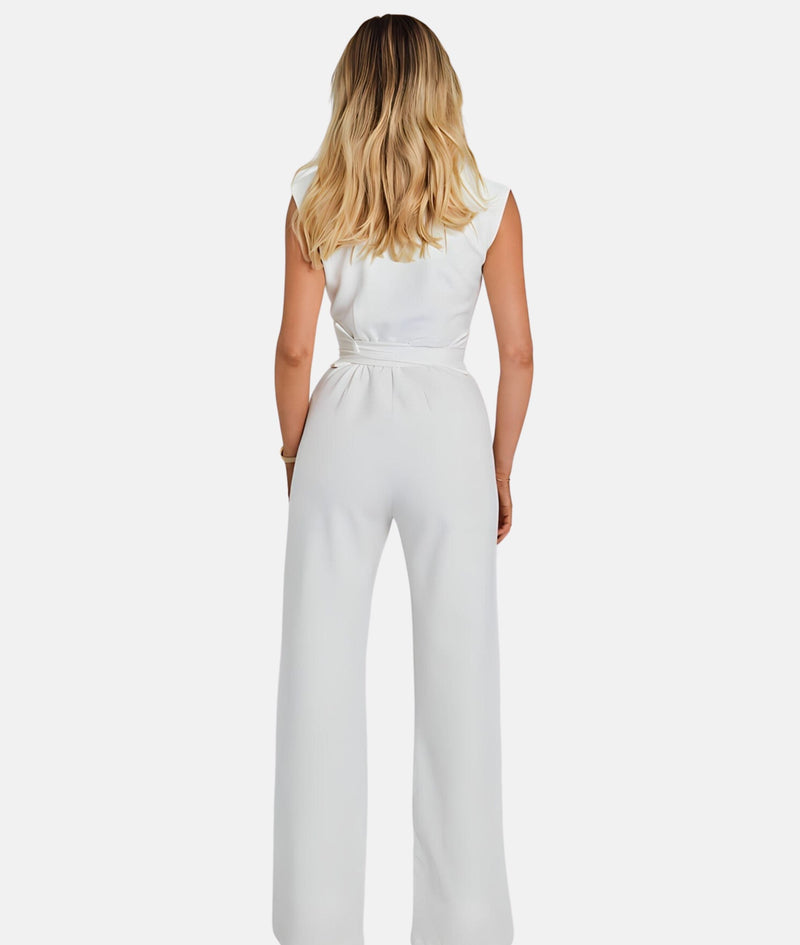 Sarkeysha - Modischer Jumpsuit mit Wickeldetail und weitem Bein