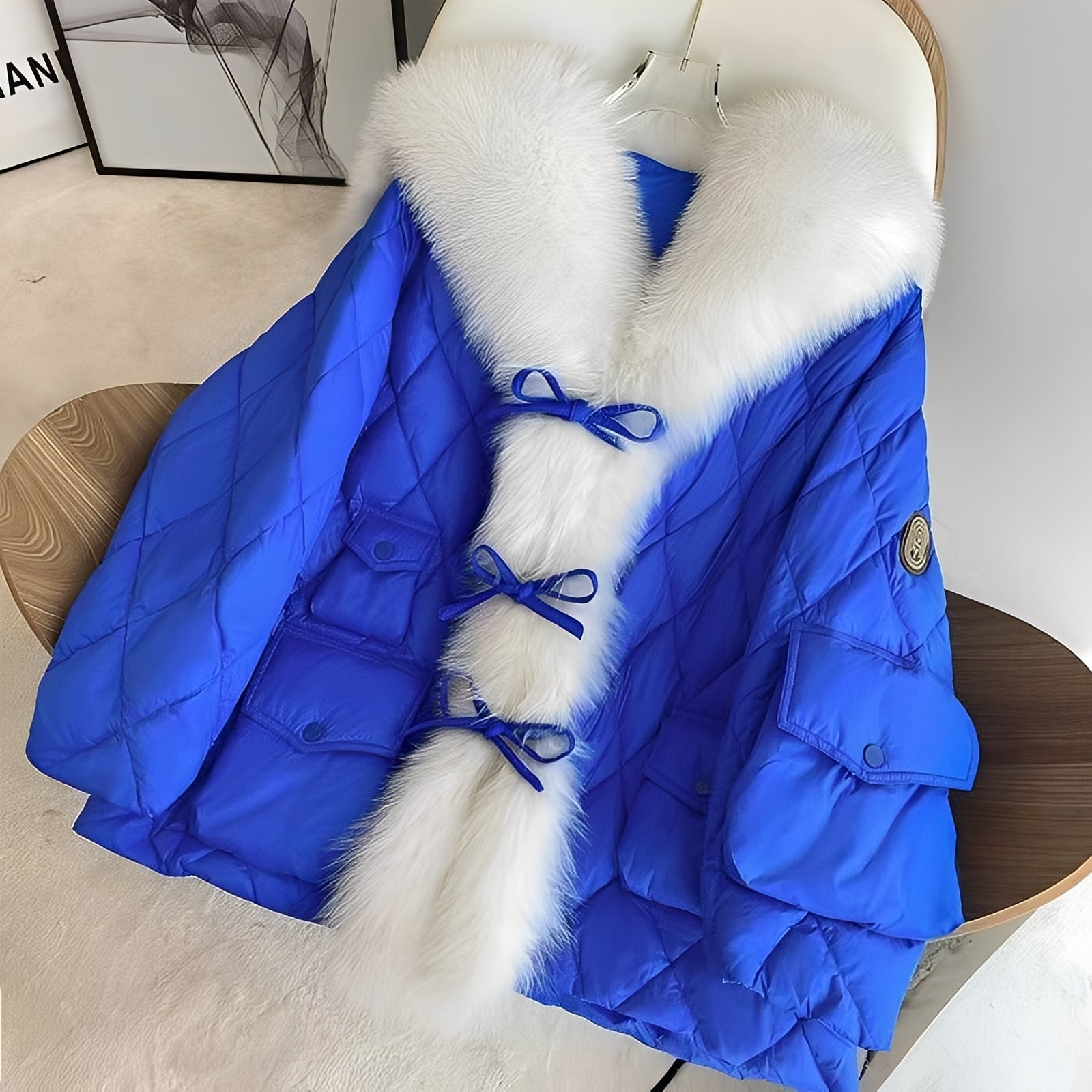Dominika - Trendige Damen Daunenjacke mit Fellkragen