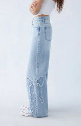 Yazmin - Weite Jeans mit Stickereien