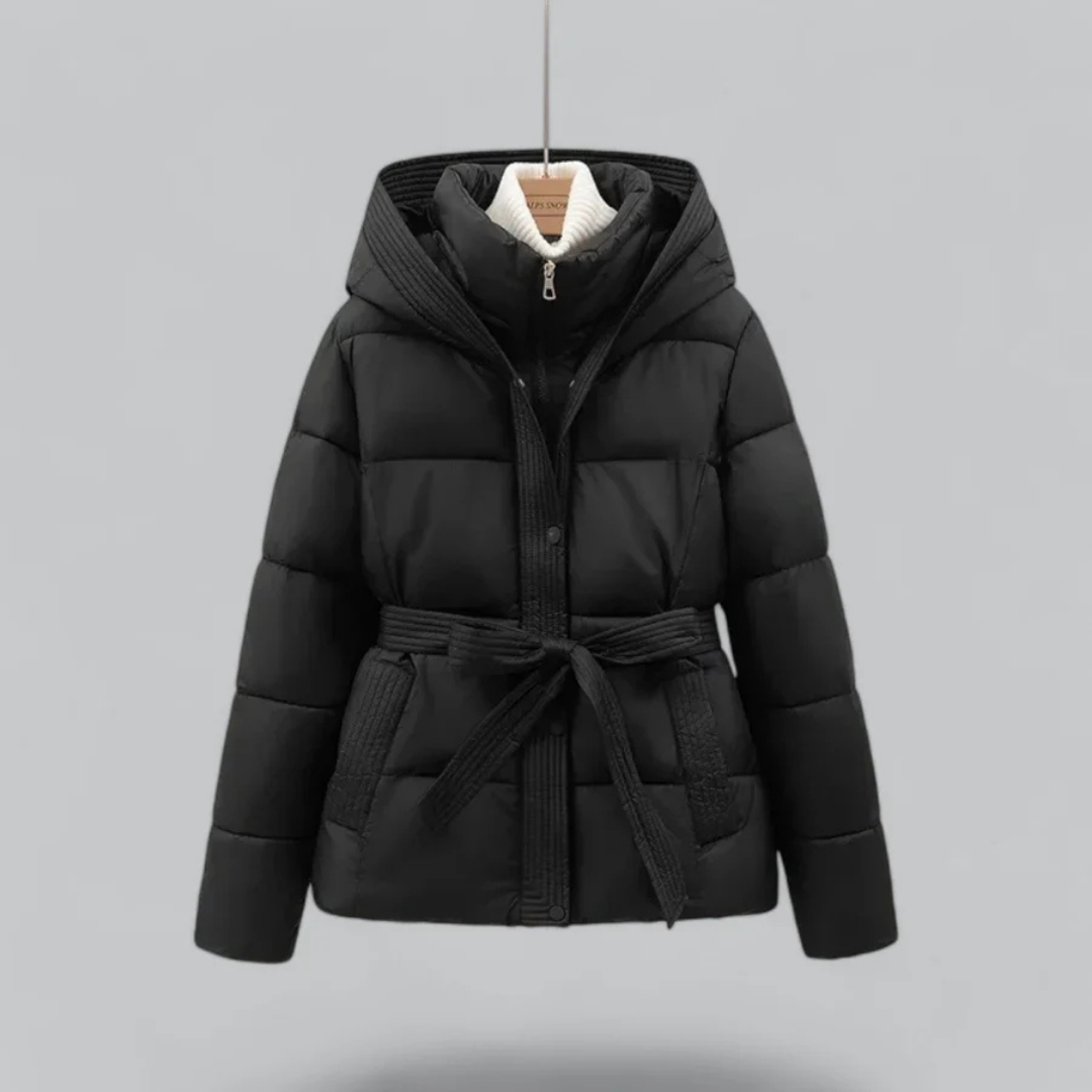 Mara – Warme Pufferjacke mit Gürtel und Kapuze