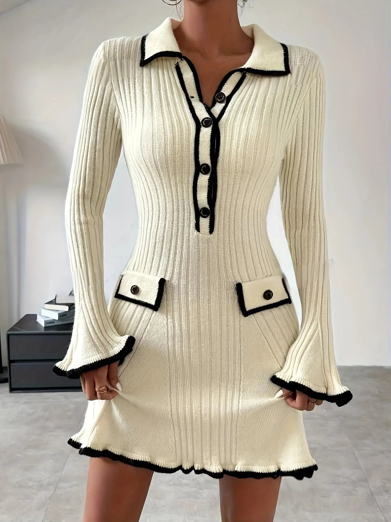 Alisa – Damen Strickkleid mit Rüschen & Kontrastkanten