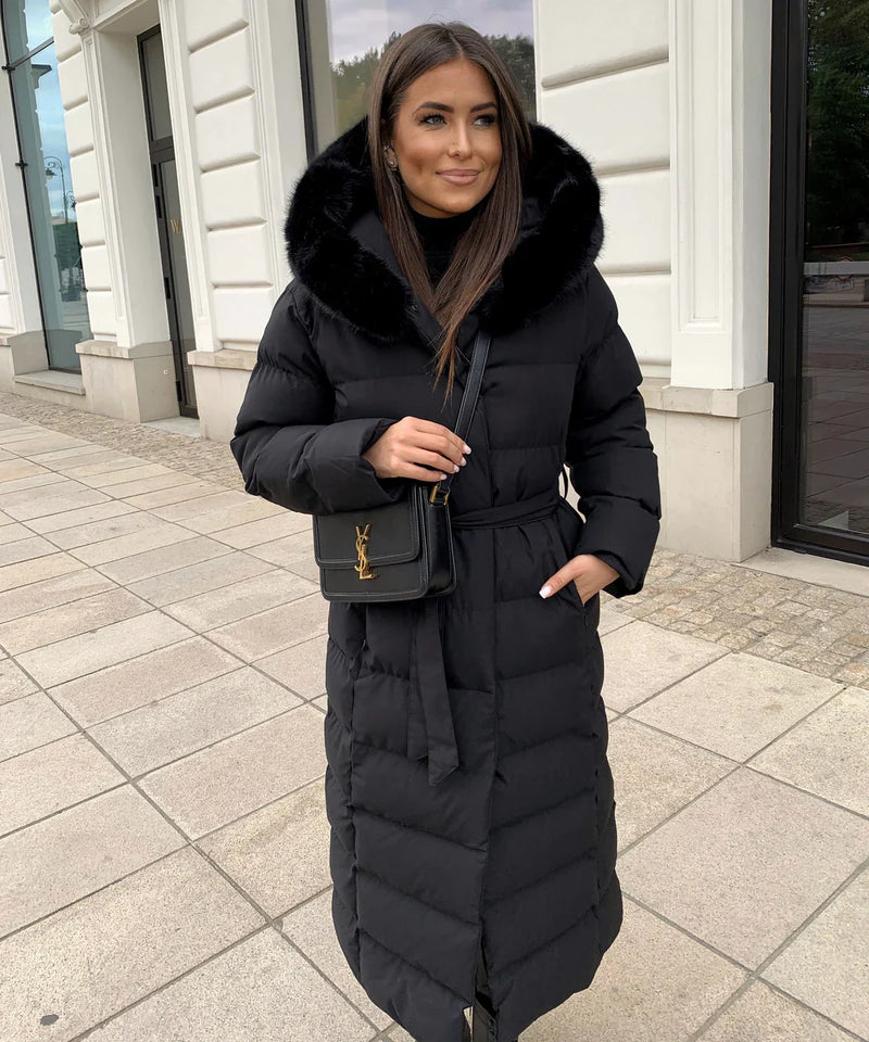 Allina - Elegante Lange Pelzjacke mit Gürtel