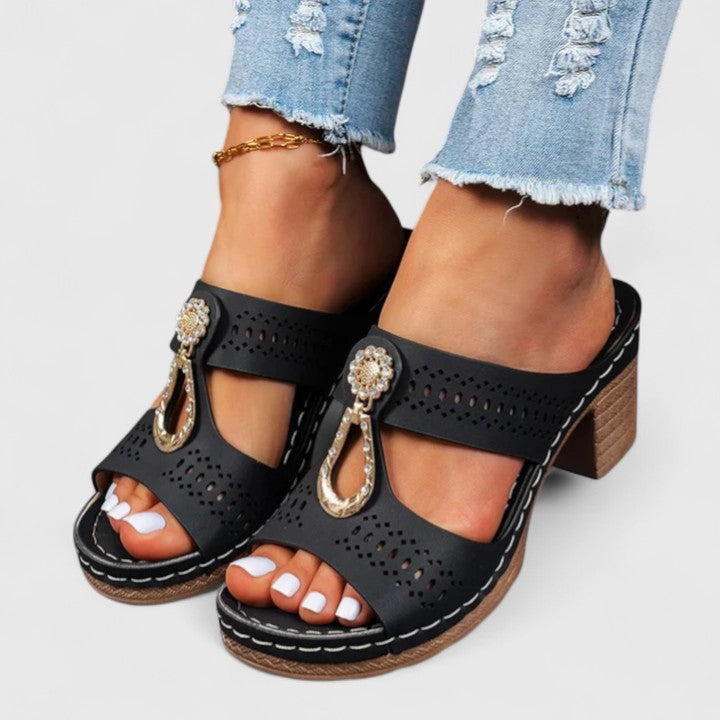 Antonia – Orthopädische Sandalen 1