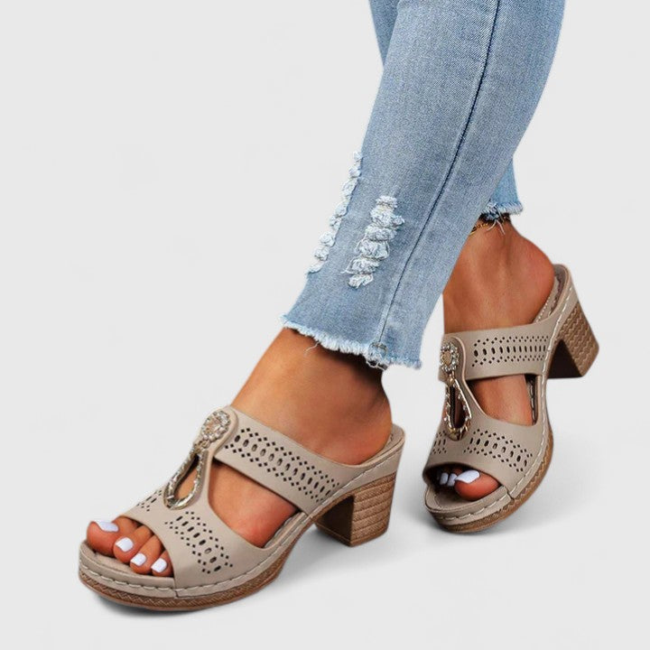 Antonia – Orthopädische Sandalen 2