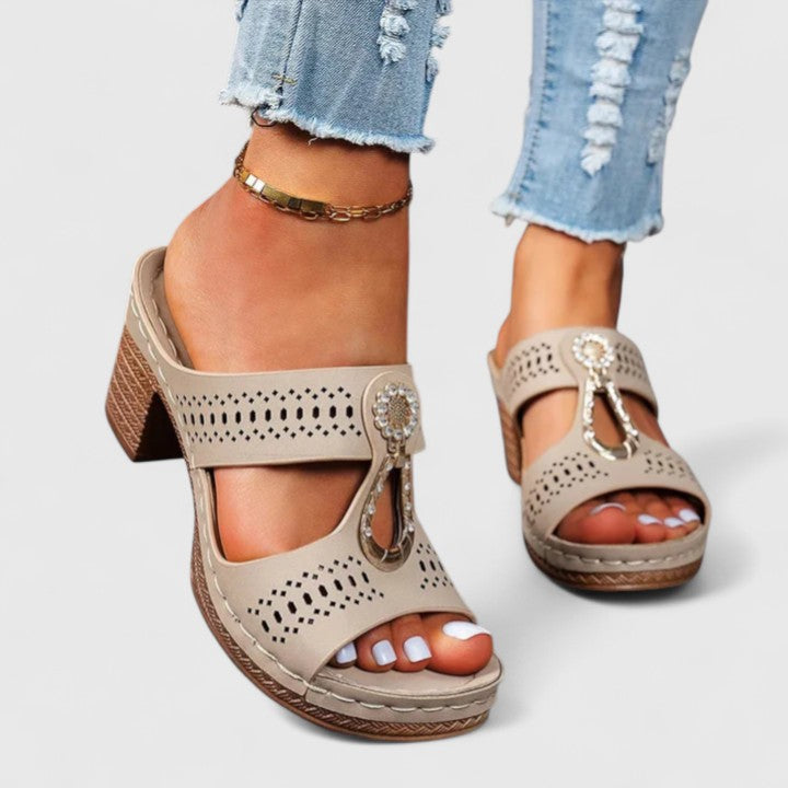 Antonia – Orthopädische Sandalen 8