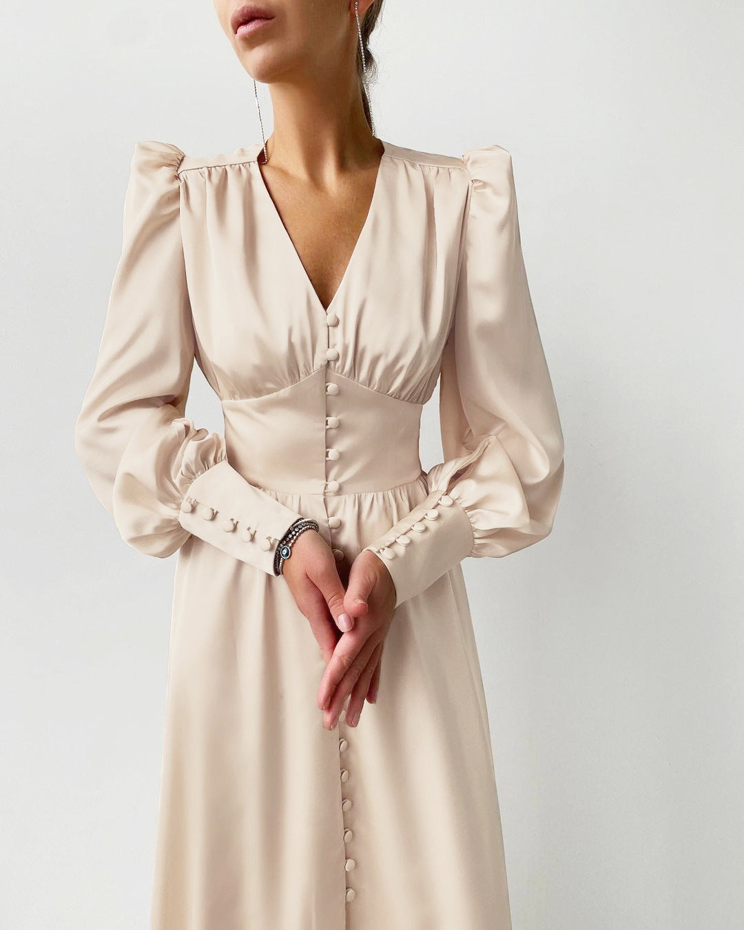 Arabella - Elegantes Festkleid mit V-Ausschnitt und Puffärmeln für Damen Beige