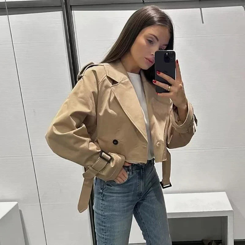 Patricia – Kurzer Trenchcoat für elegante Anlässe