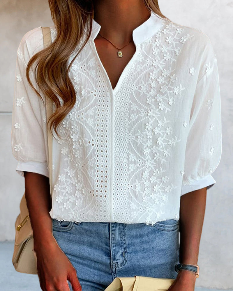 Benita- Bluse mit V-Ausschnitt und Puffärmeln und Spitzenverzierung  Weiß 1