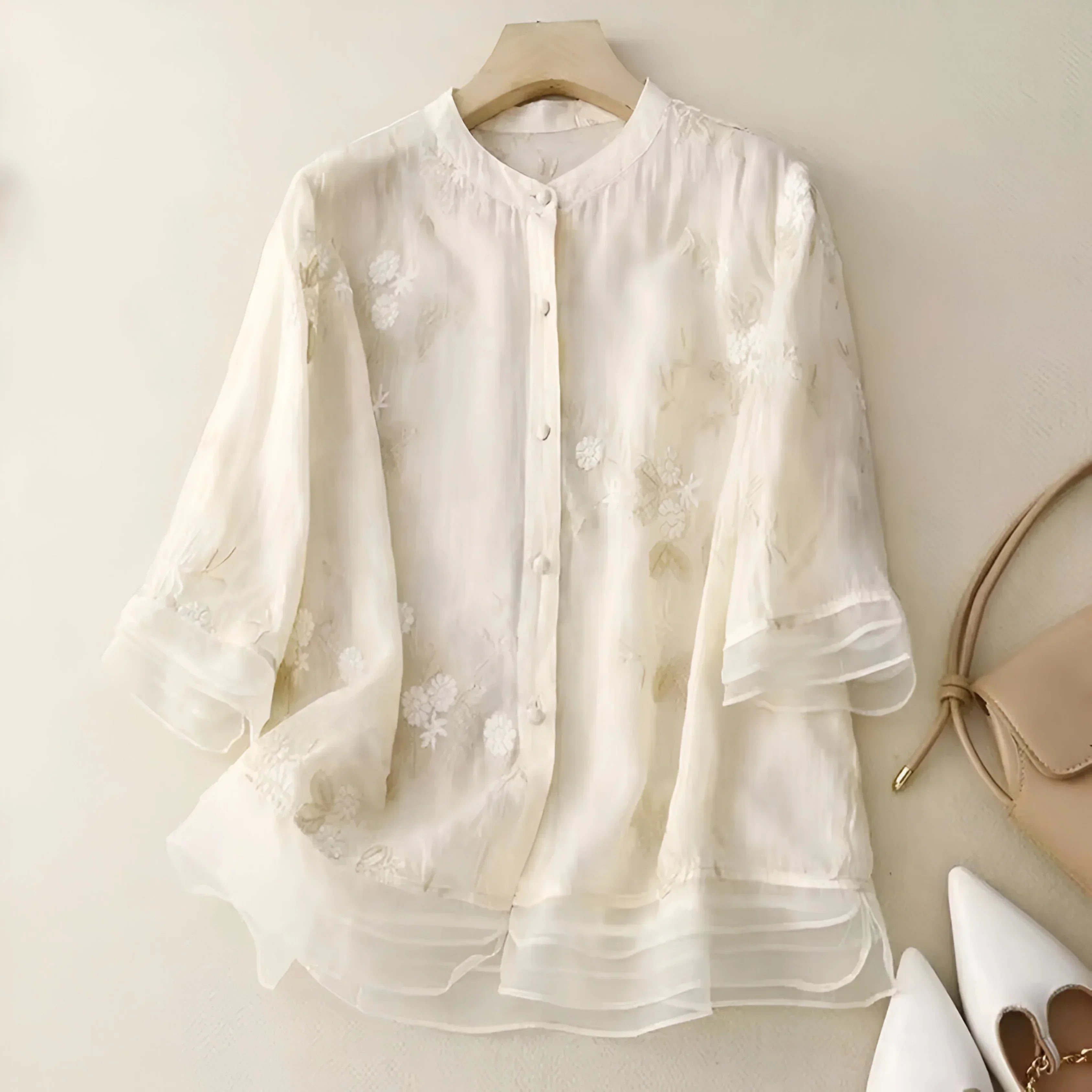 Bertille- Oberteil aus Baumwollstoff mit Stickerei Beige