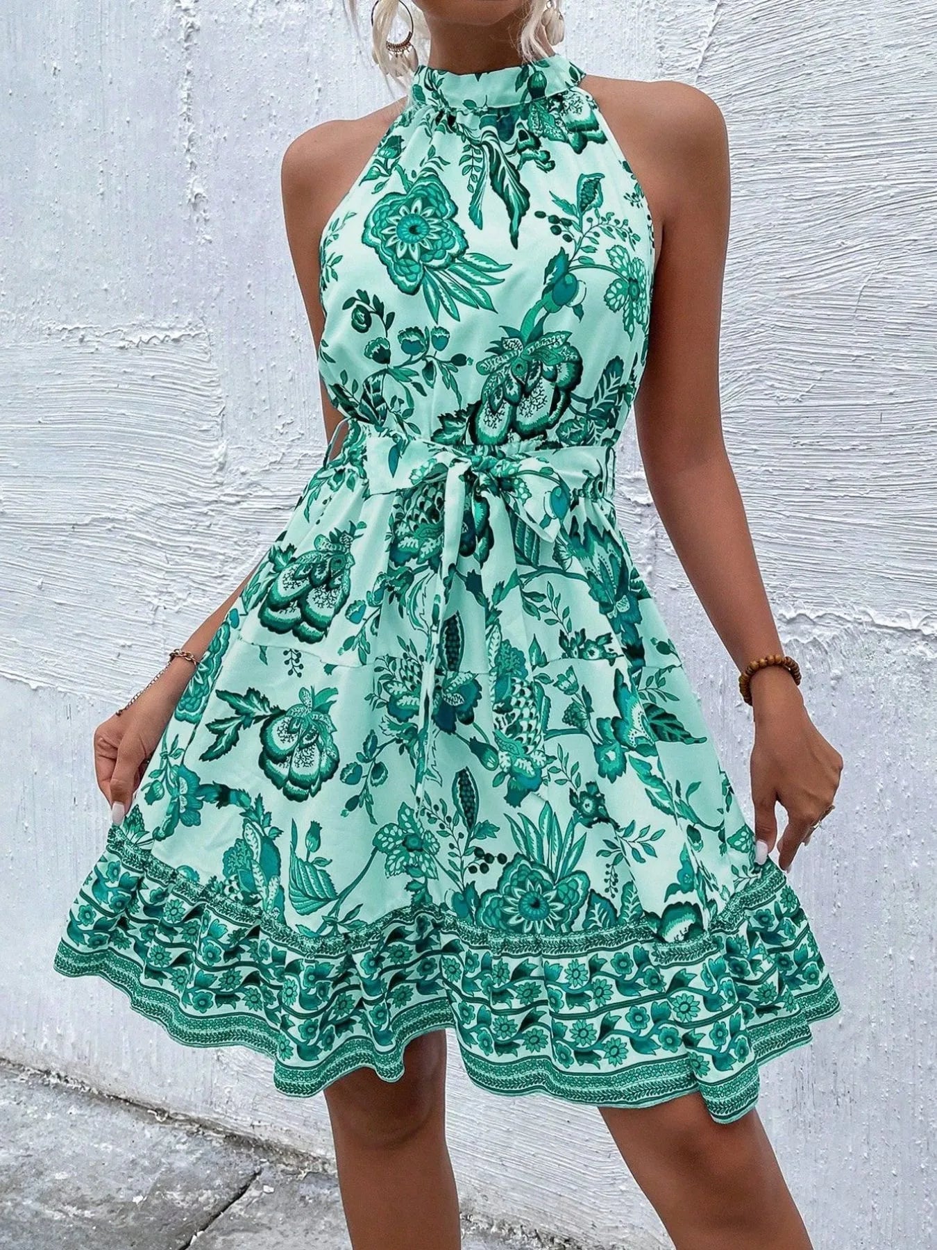 Blanche - Ärmelloses Blumenkleid mit Halterkragen und Bindegürtel 1