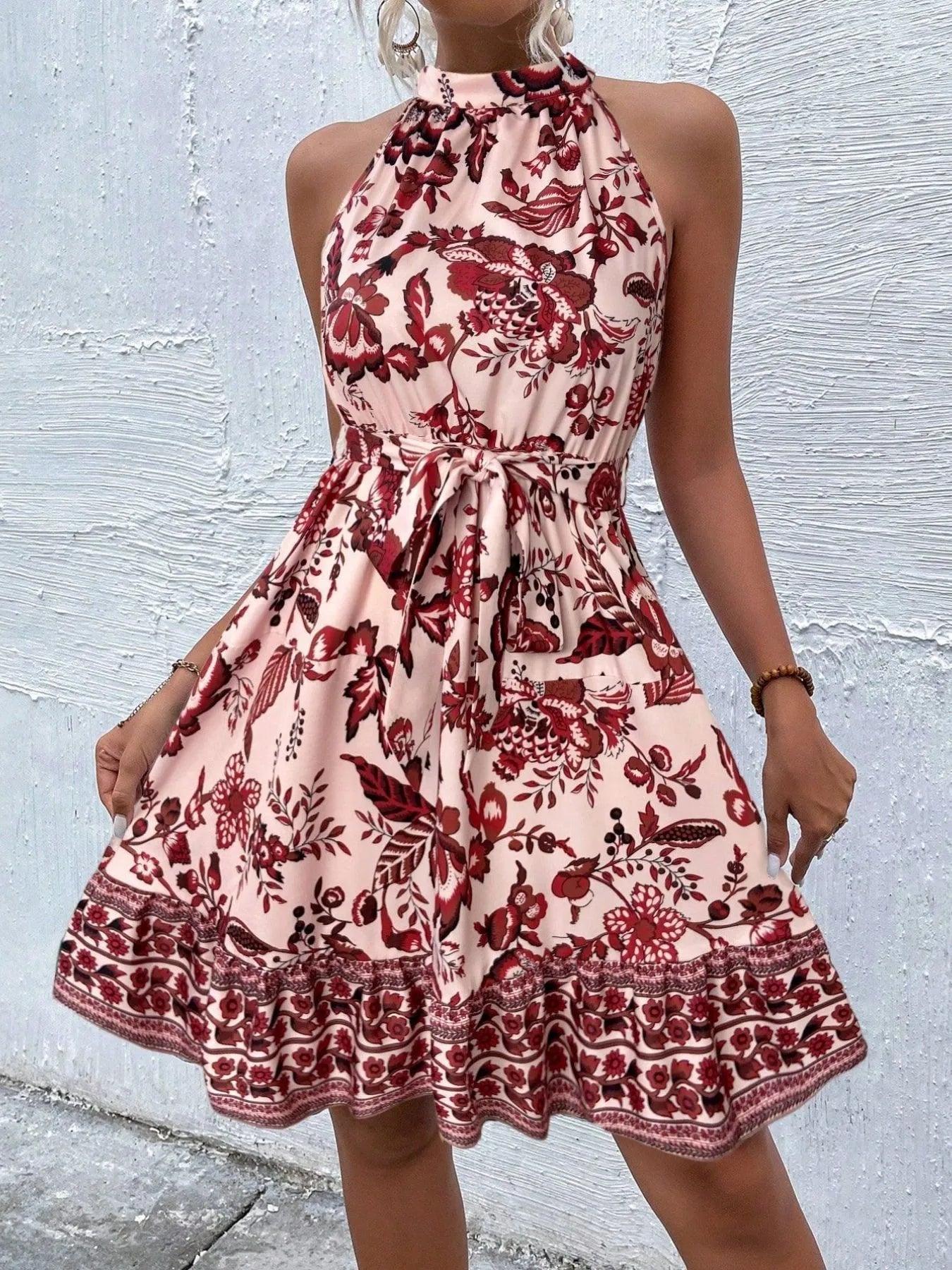 Blanche - Ärmelloses Blumenkleid mit Halterkragen und Bindegürtel 3