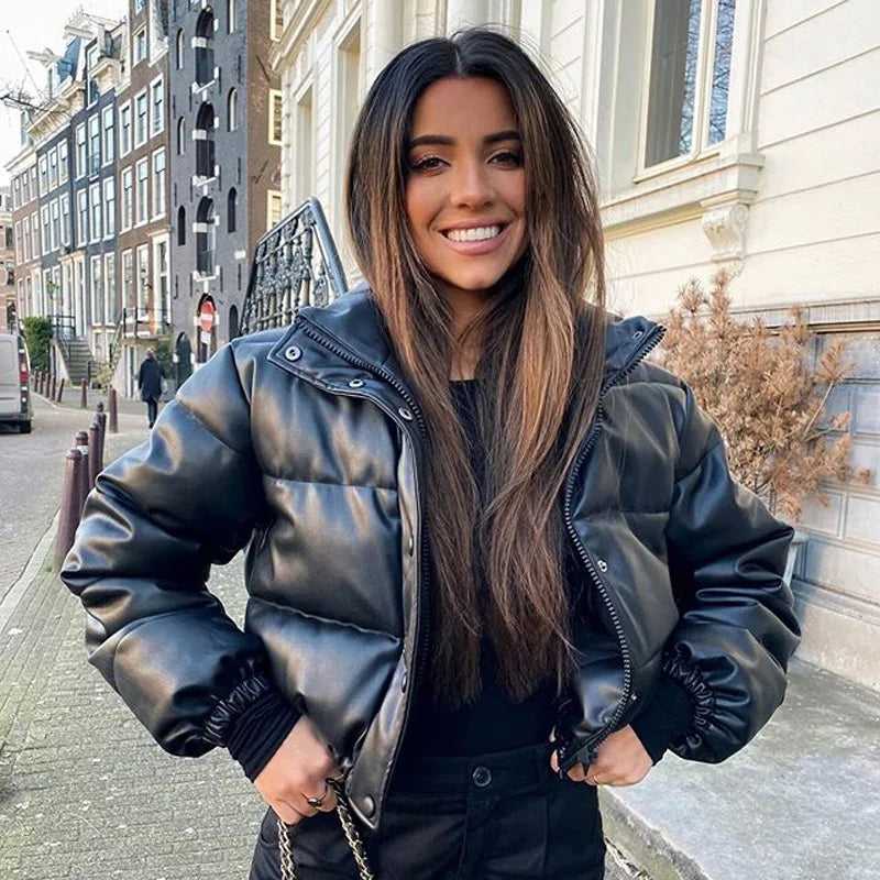 Cyrilla - Kurze Dicke Winterjacke mit Hohem Kragen Schwarz
