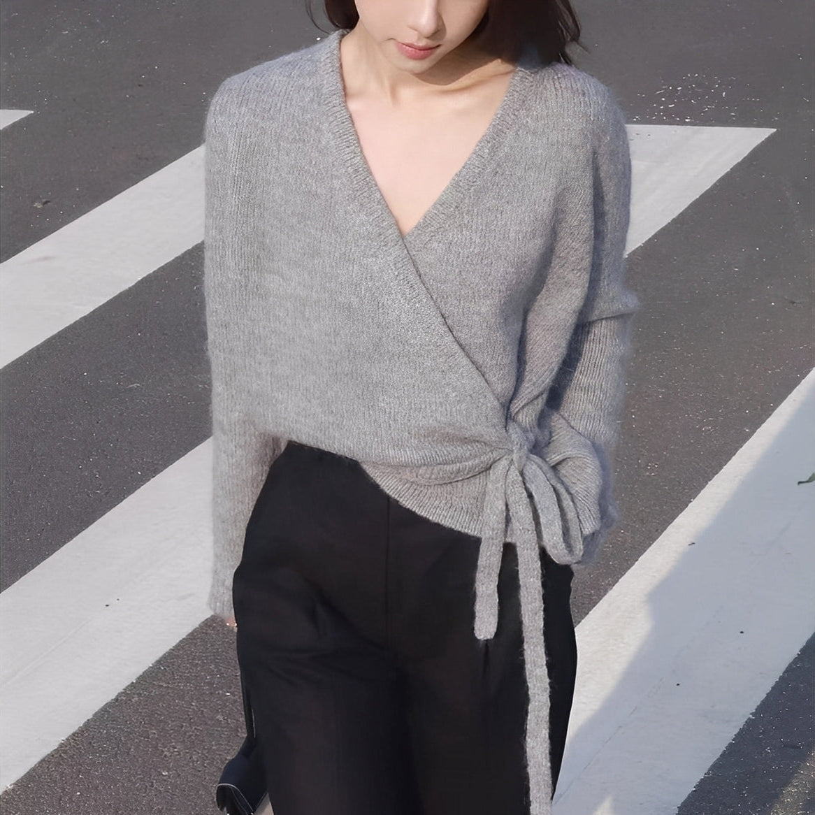 Daniela - Modischer einseitig geschnittener Damenpullover Grau