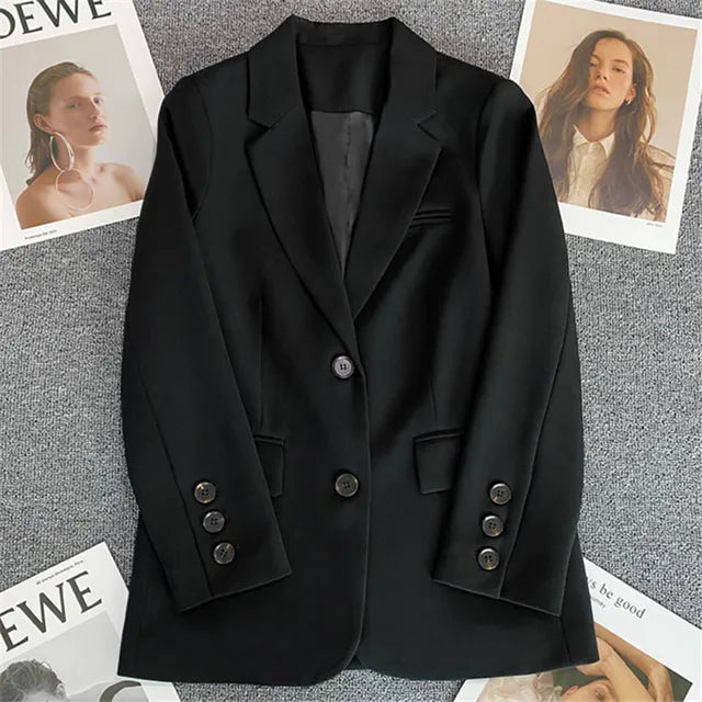 Carola – Damen Blazer mit Reverskragen und Knopfdetails