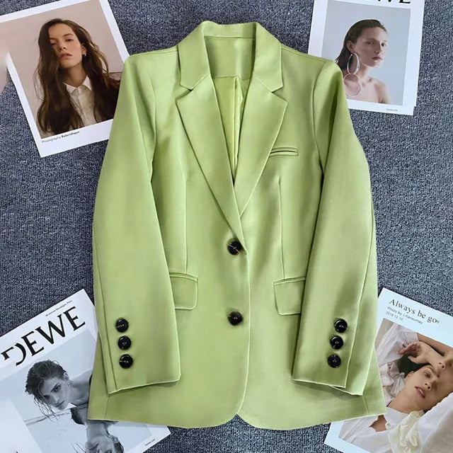 Carola – Damen Blazer mit Reverskragen und Knopfdetails