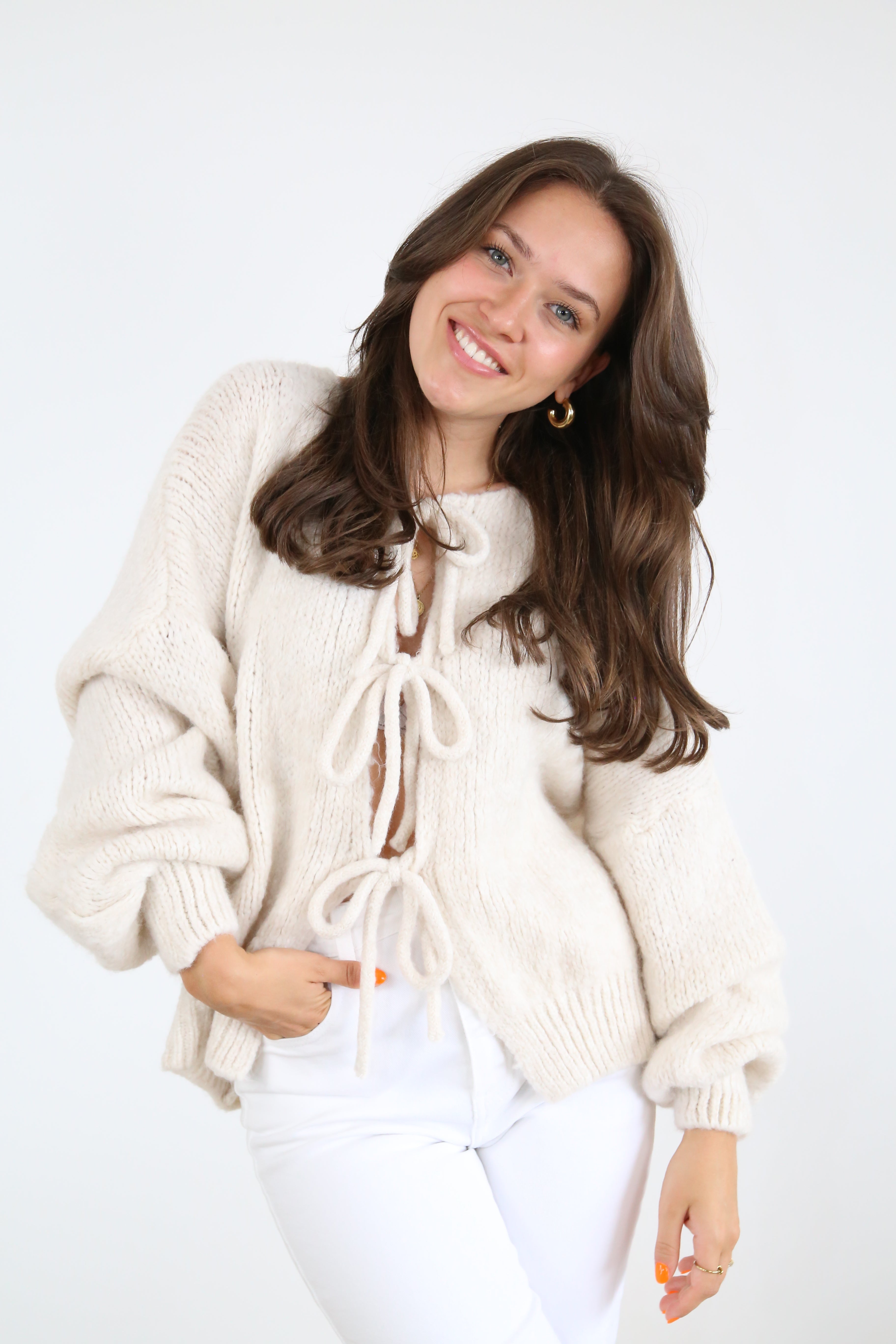 Emma – Eleganter Damen Cardigan mit Schleifen-Detail Beige