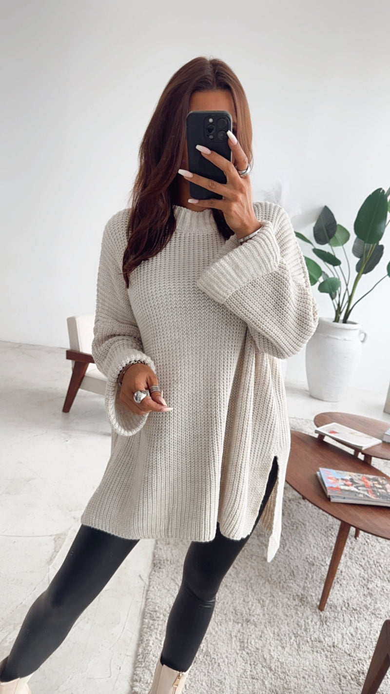 Stehkragen Mega Oversize  Pullover mit Schlitz / beige Art. 3505