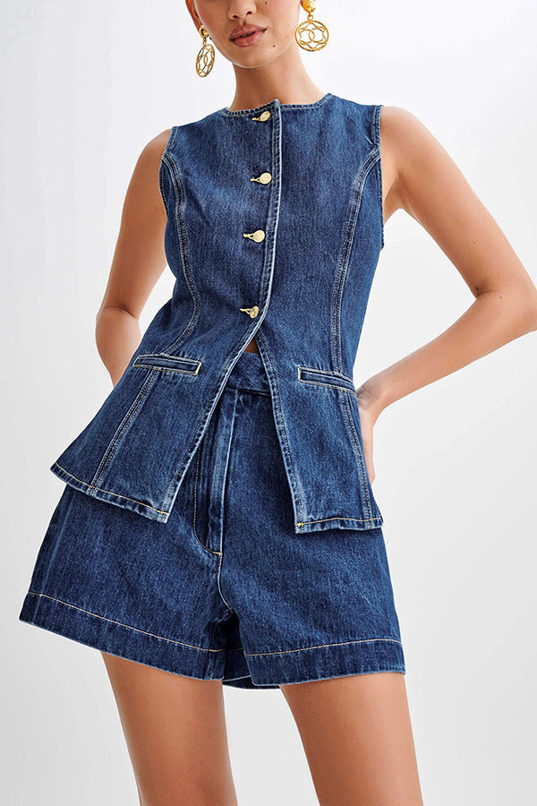 Helmi – Ärmelloses Set mit Knöpfen und Schößchen Dunkelblauer Denim
