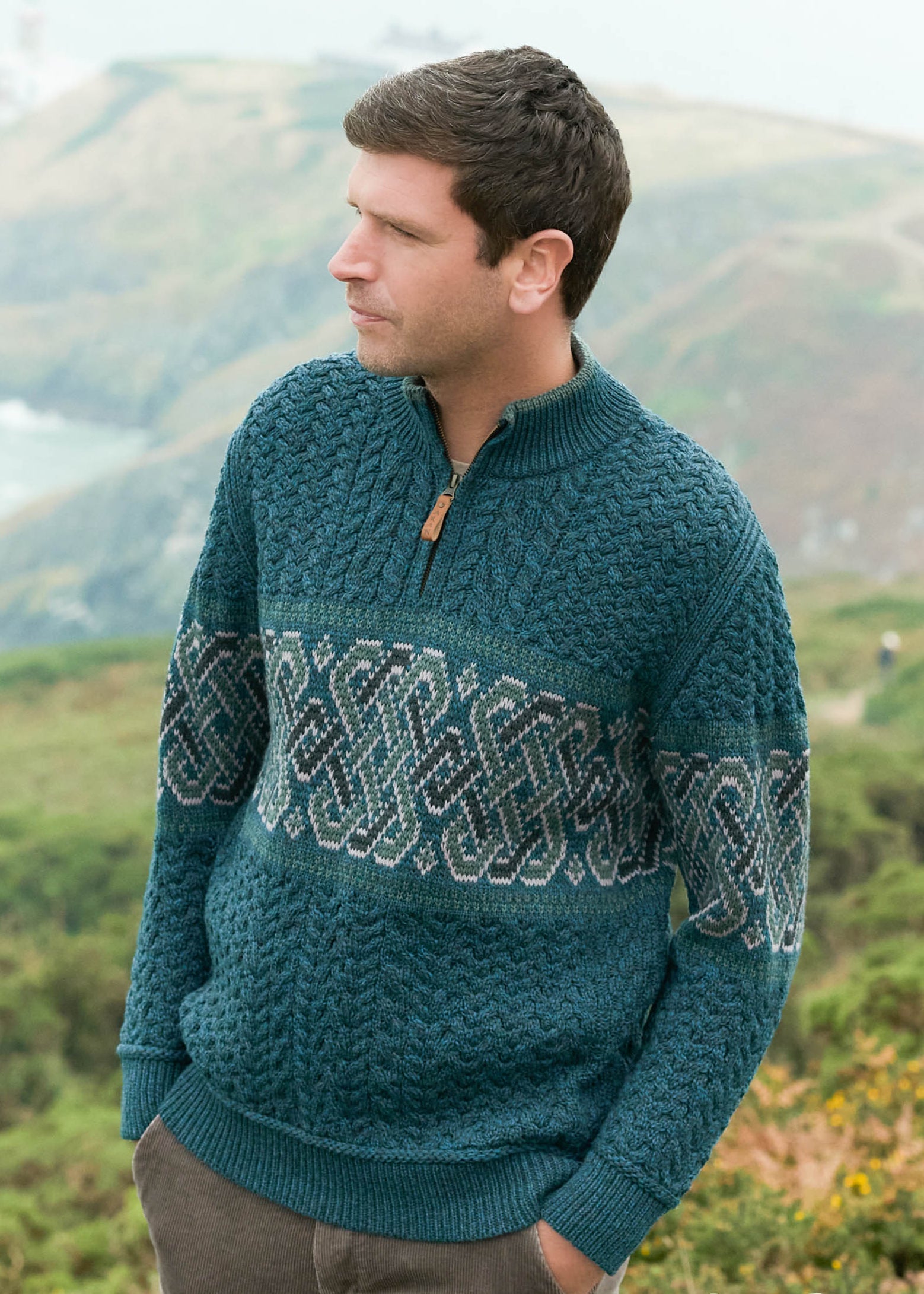 Hermann - Aran Crafts Pullover mit Jacquardmuster Pfau