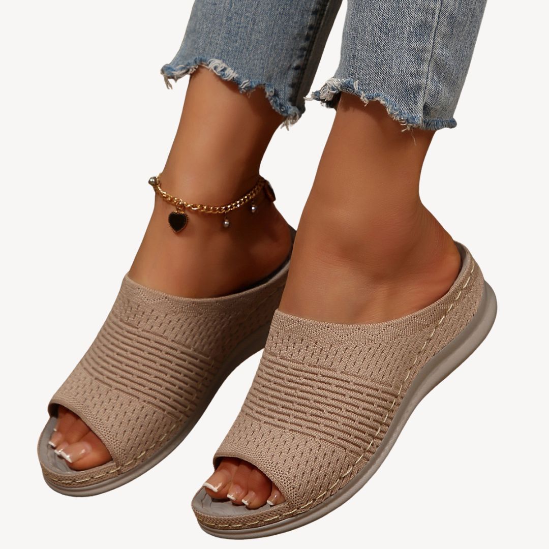 Hermelinde – Damen Strick-Slip-On-Sandalen mit orthopädischer Sohle Beige