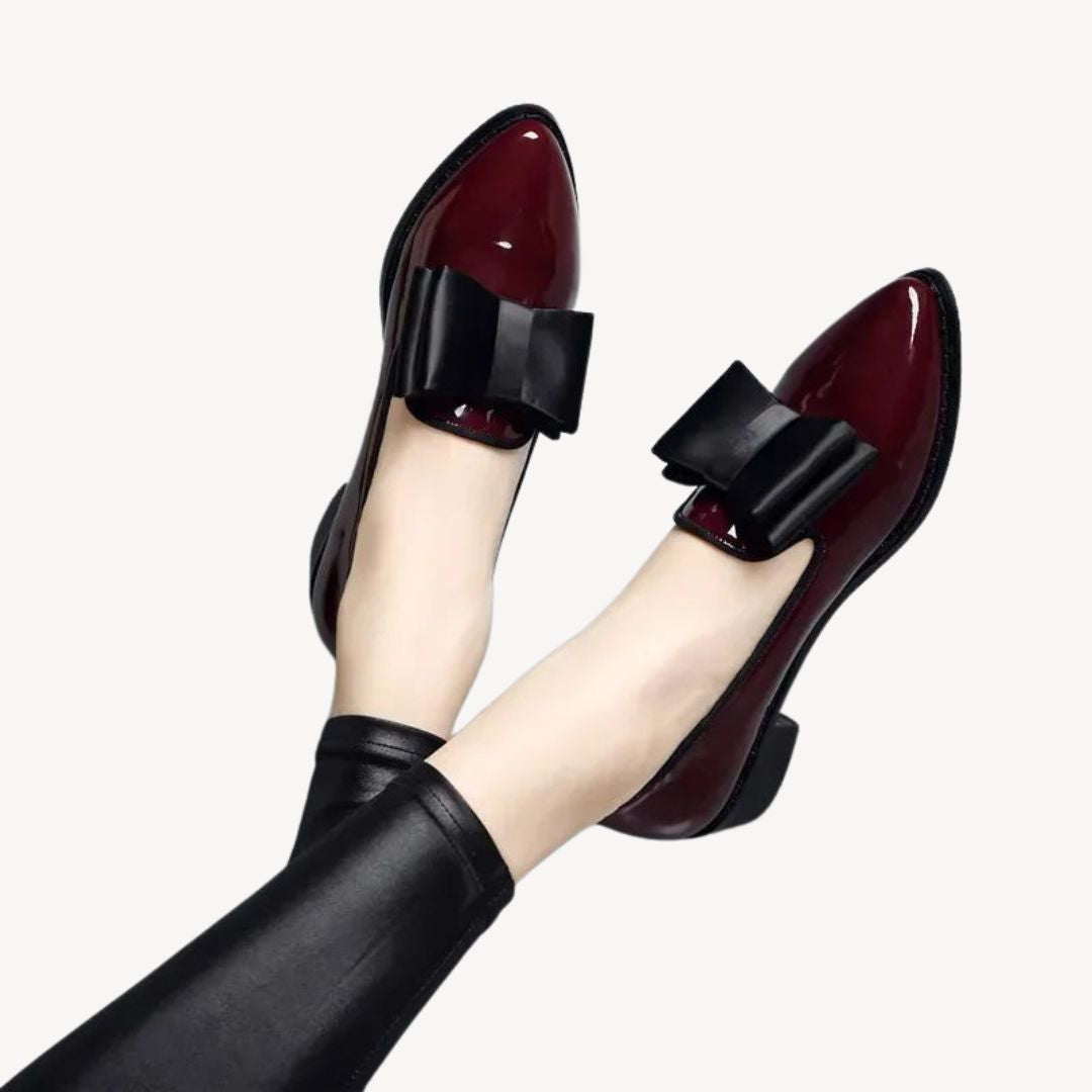 Hilda – Damen Slipper mit Schleife und orthopädischer Sohle Burgund