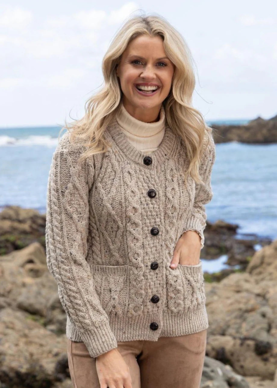 Hildegard - Damen Aran Strickjacke Haferflocken