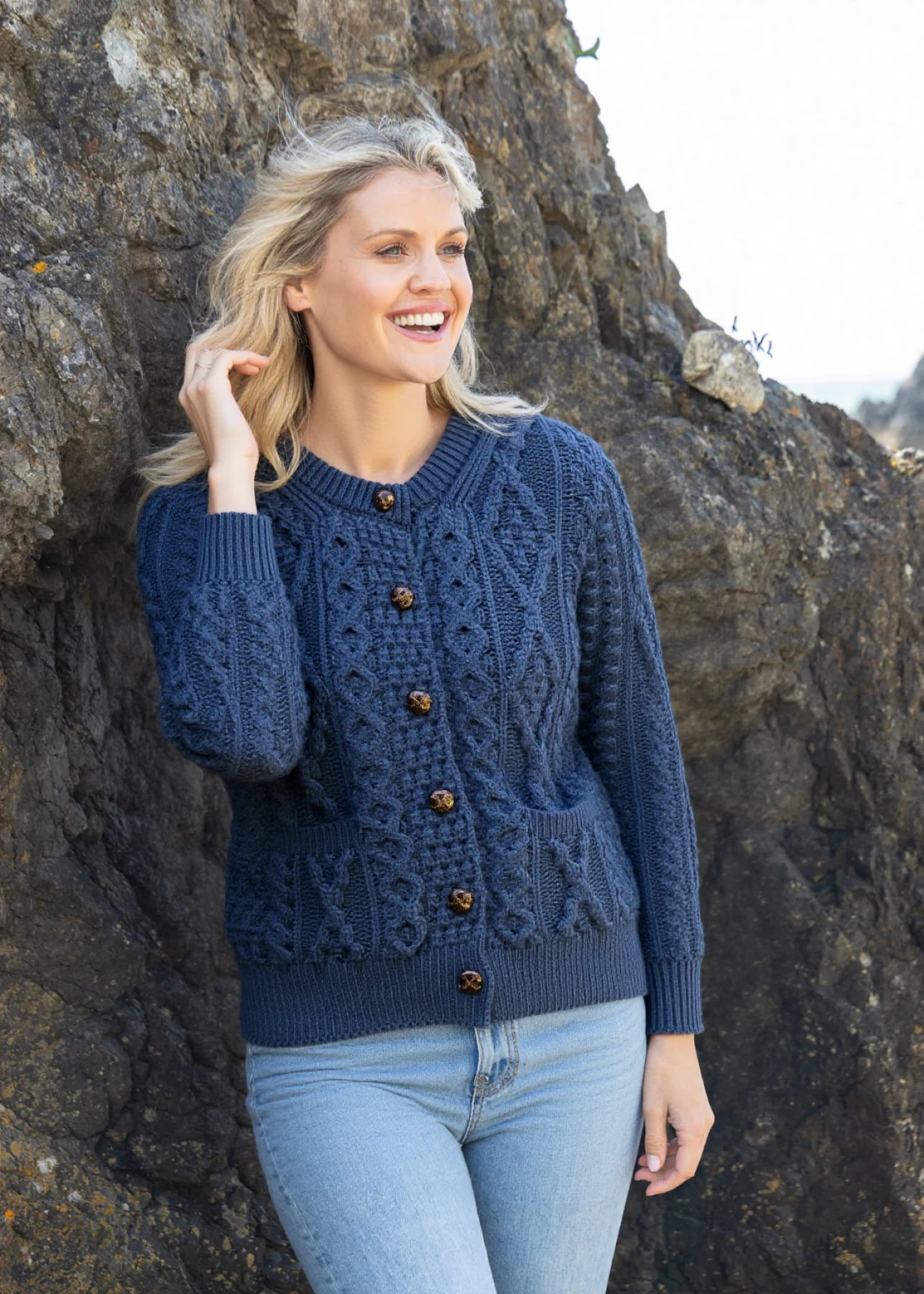 Hildegard - Damen Aran Strickjacke Marineblau/Grün-Mix