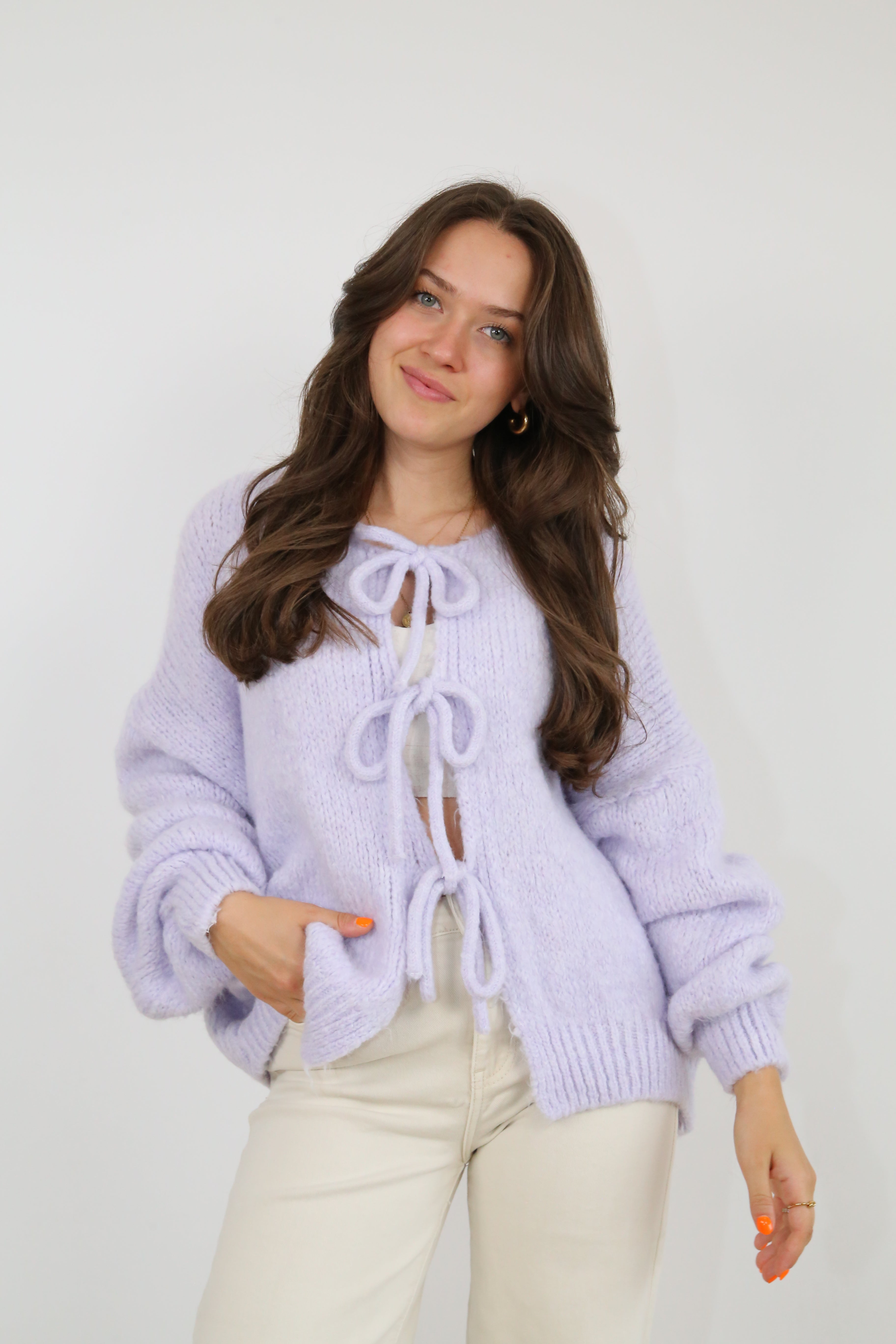 Emma – Eleganter Damen Cardigan mit Schleifen