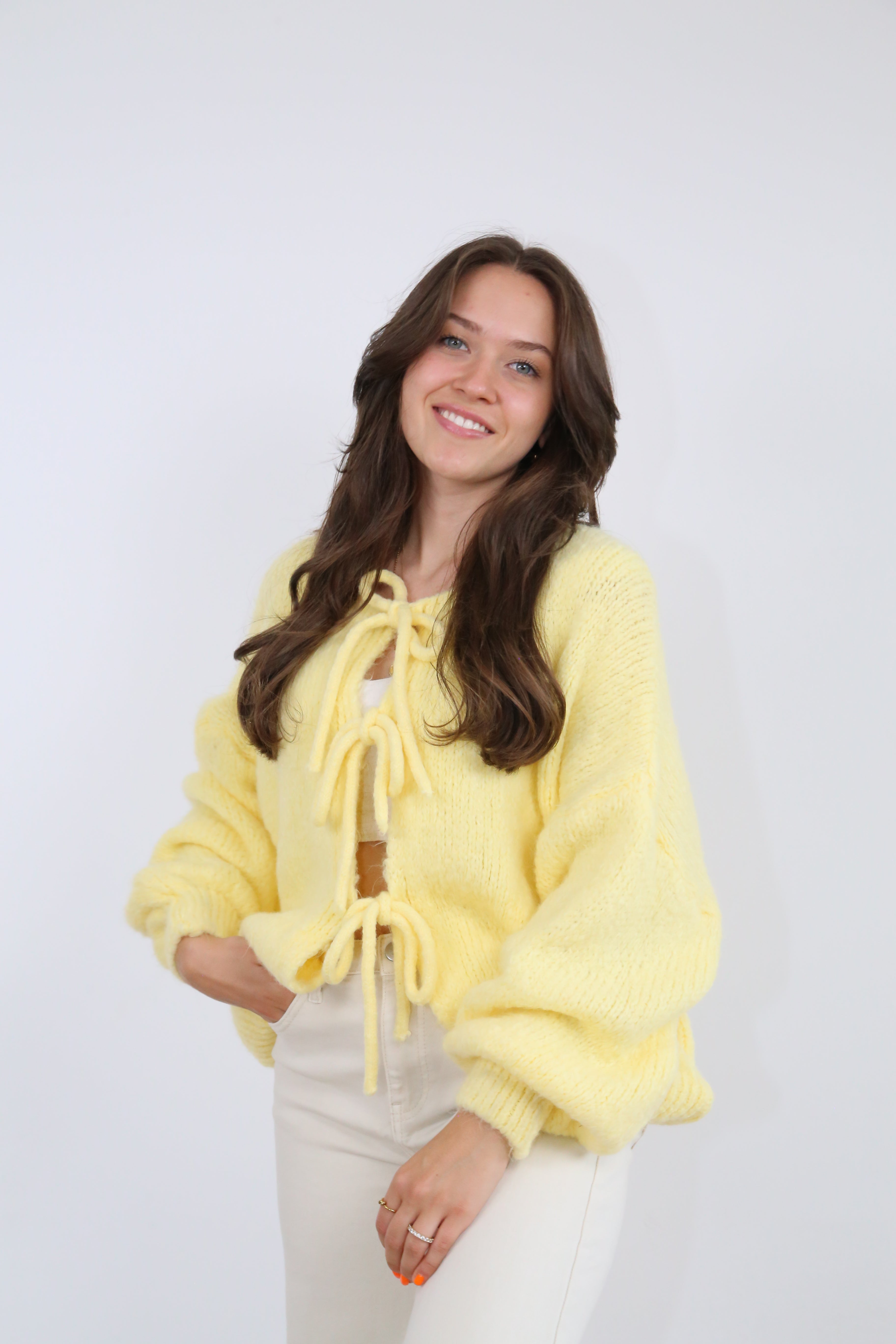 Emma – Eleganter Damen Cardigan mit Schleifen