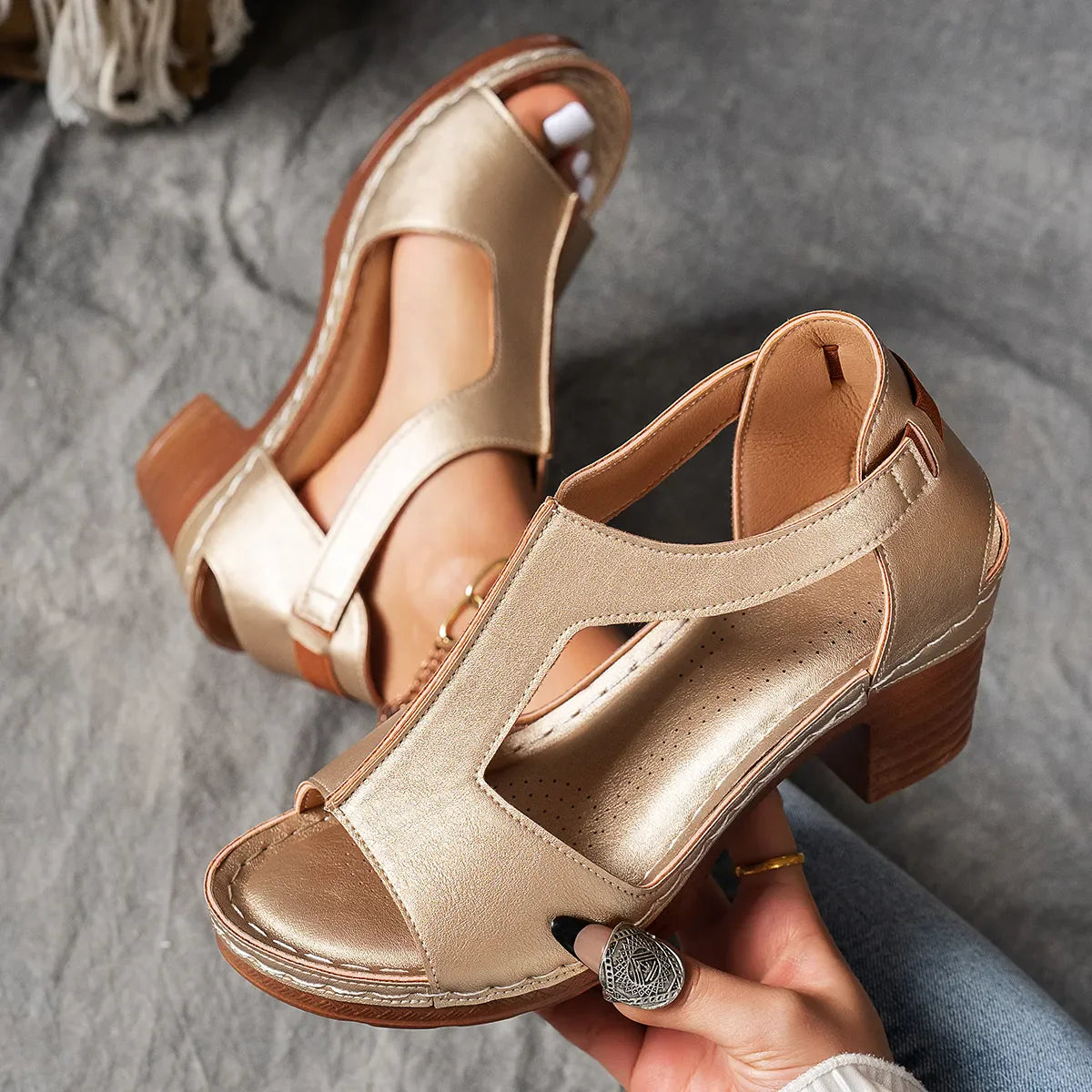 Ivanka – Orthopädische Damen-Sandalen mit Blockabsatz Golden