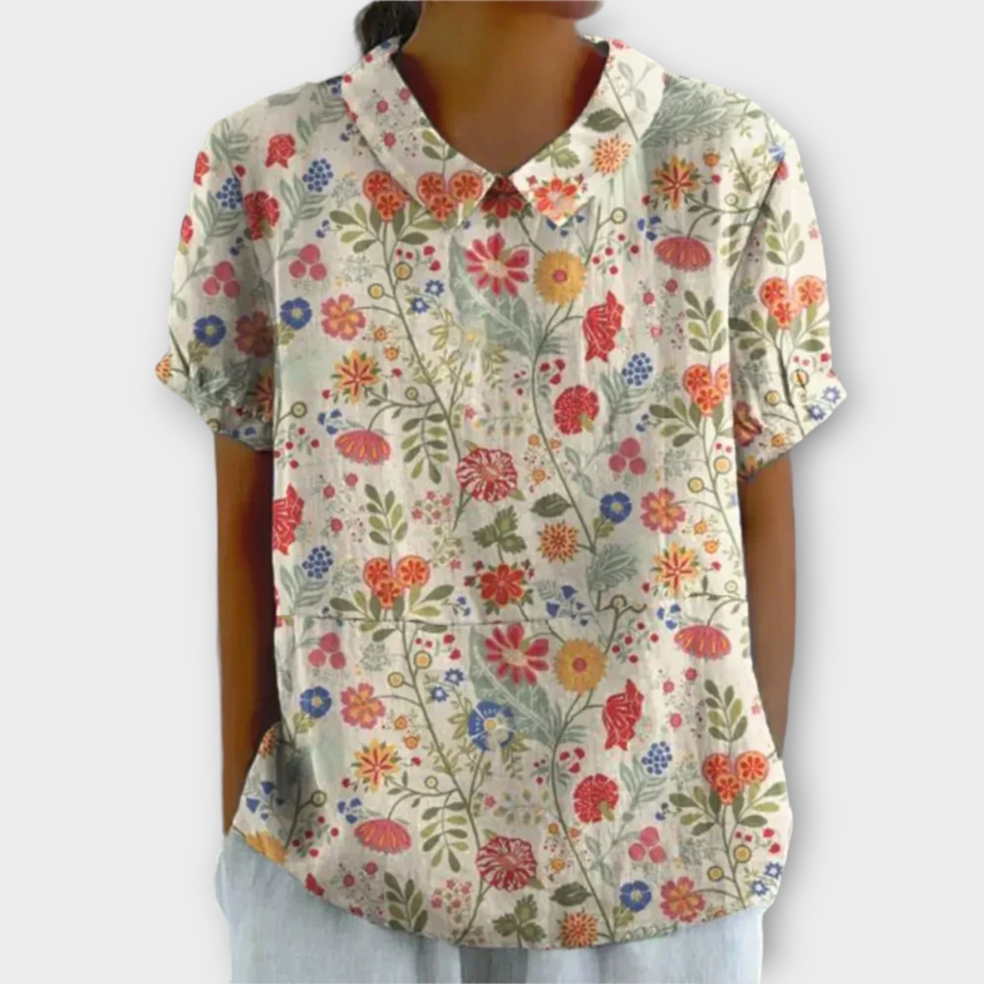 Izabela- Sommer Damenbluse mit Blumenmuster und Kurzarm Beige