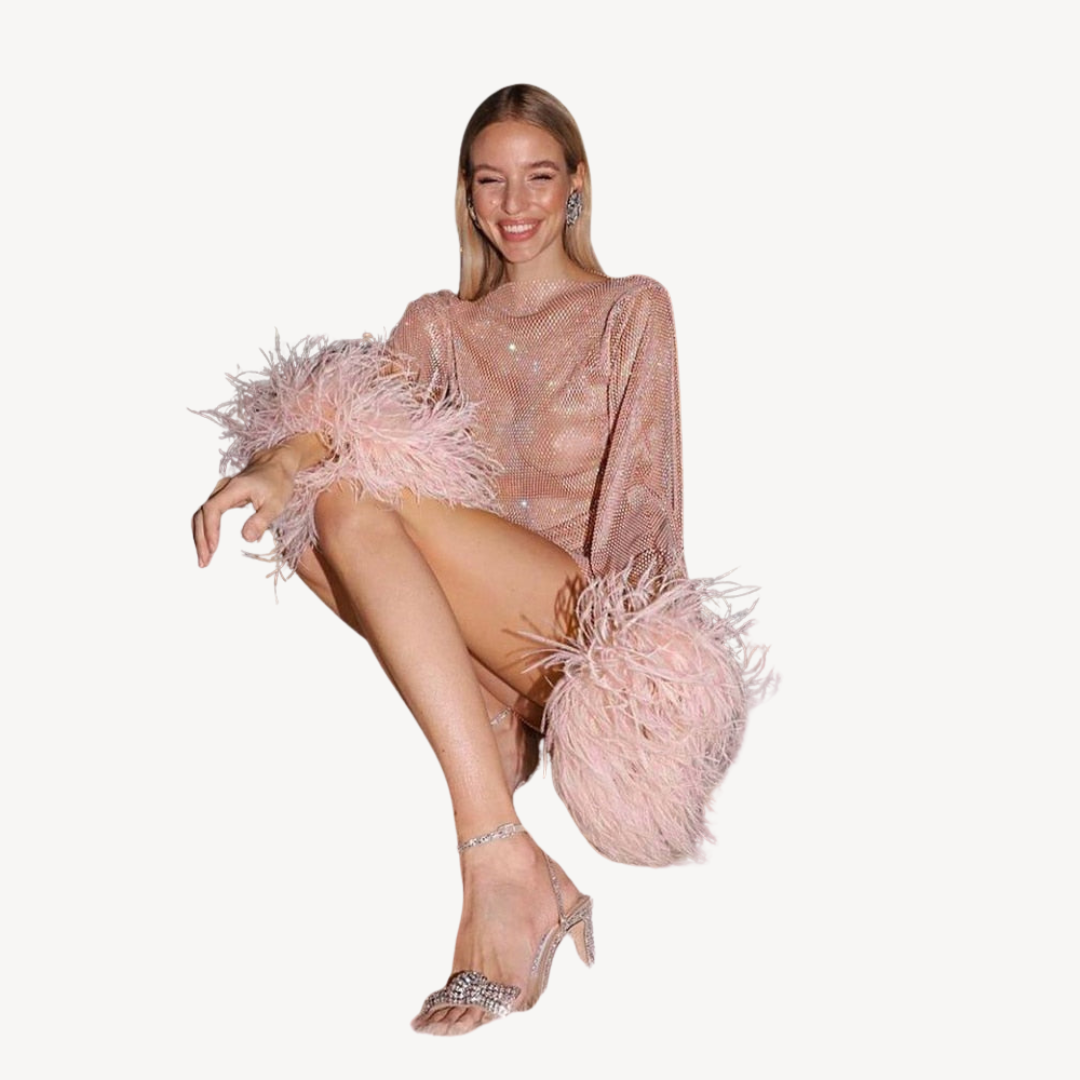 Jasmin – Elegantes Mesh-Kleid mit Pailletten und Federn Rosa