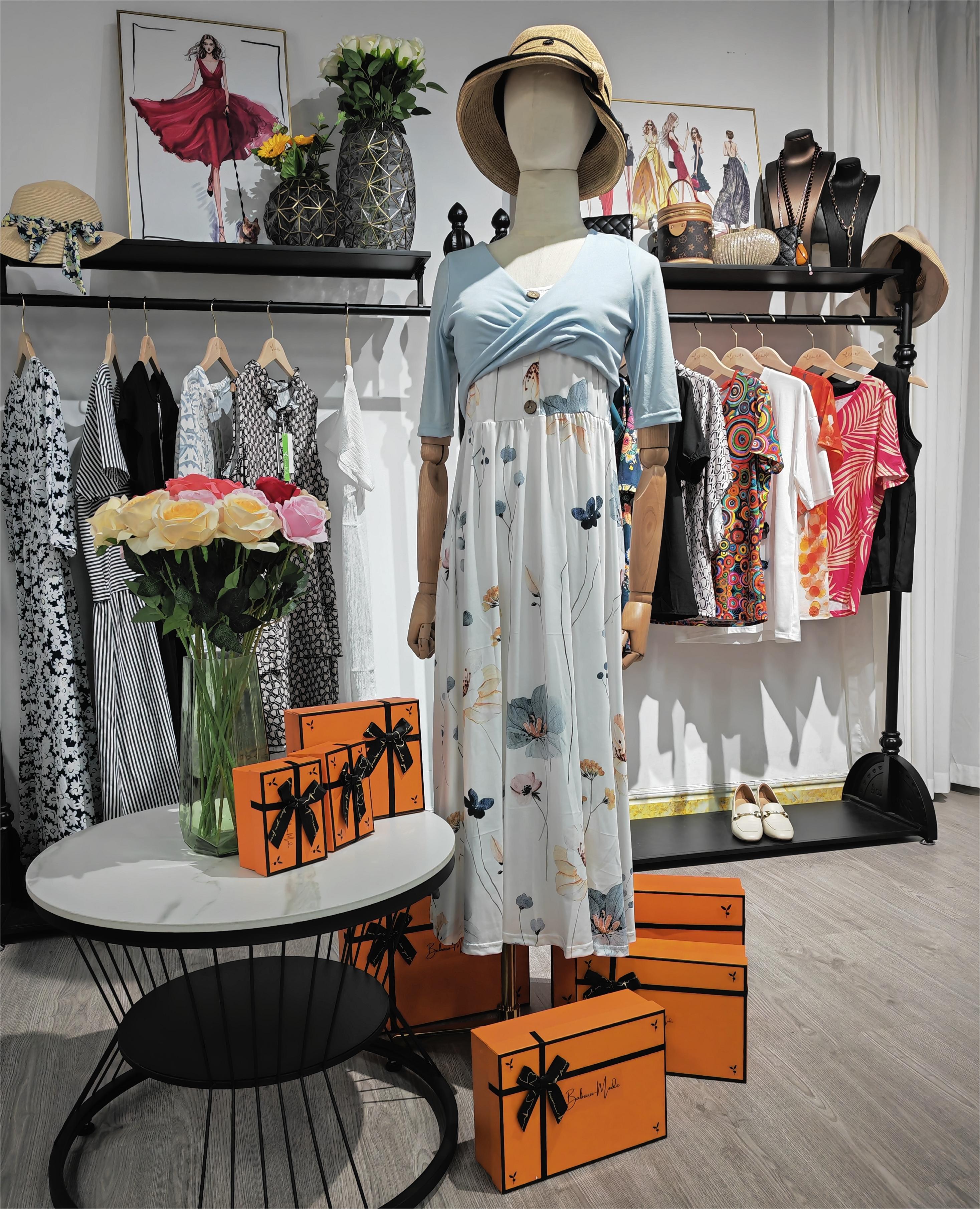 Judith – Weißes Midikleid mit Blumen im Twofer-Look WeiB