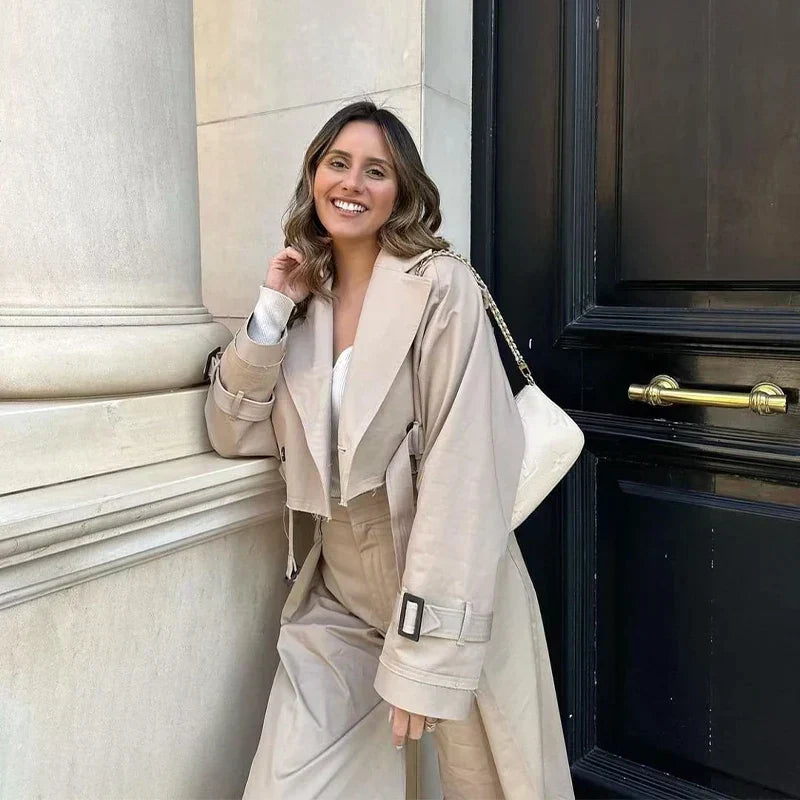 Patricia – Kurzer Trenchcoat für elegante Anlässe