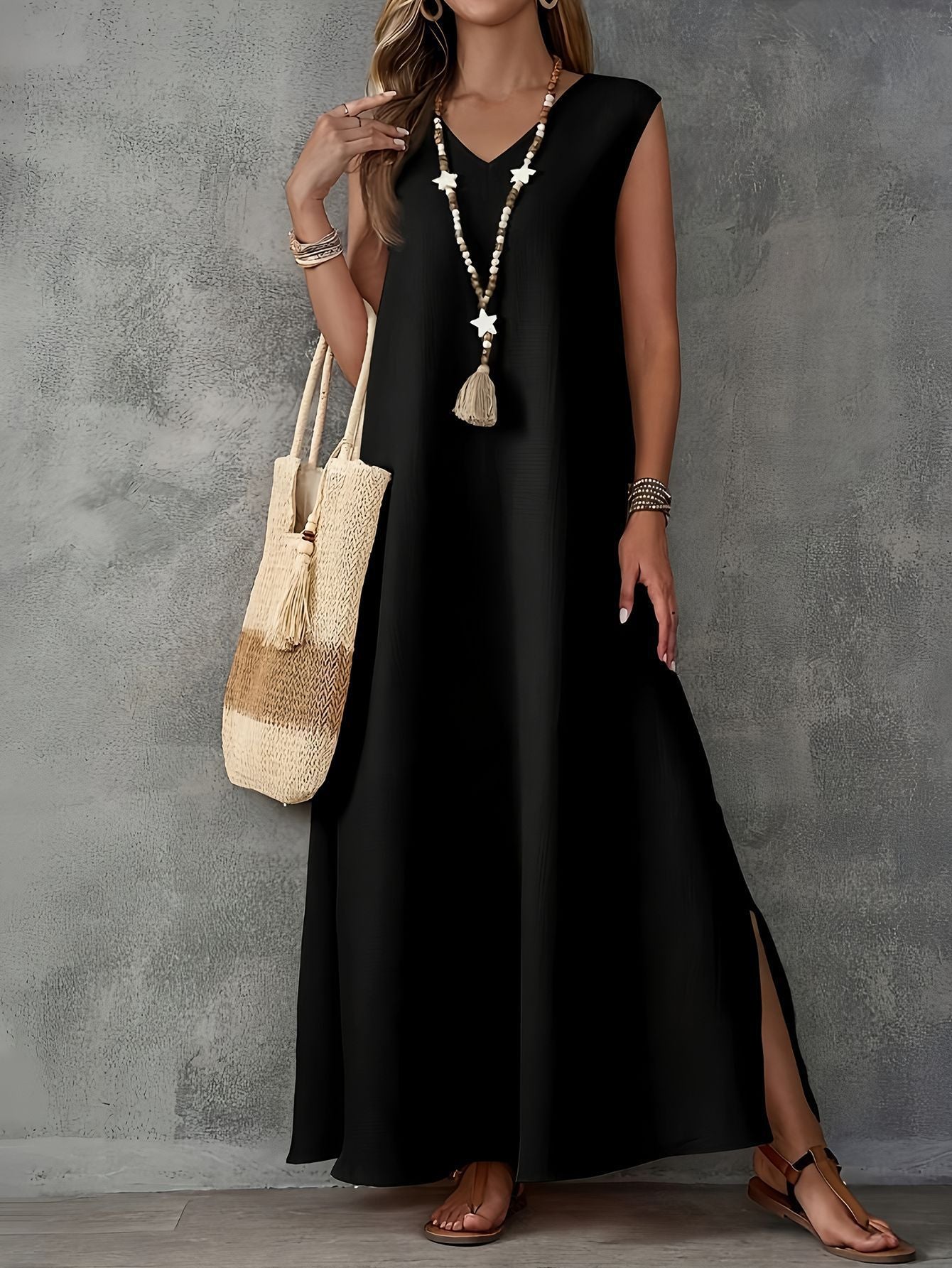Leonor - Maxikleid mit V-Ausschnitt & Seitenschlitzen - Schwarz