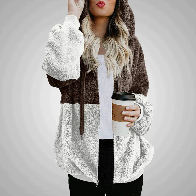 Tina – Flauschige Strickjacke mit Kapuze