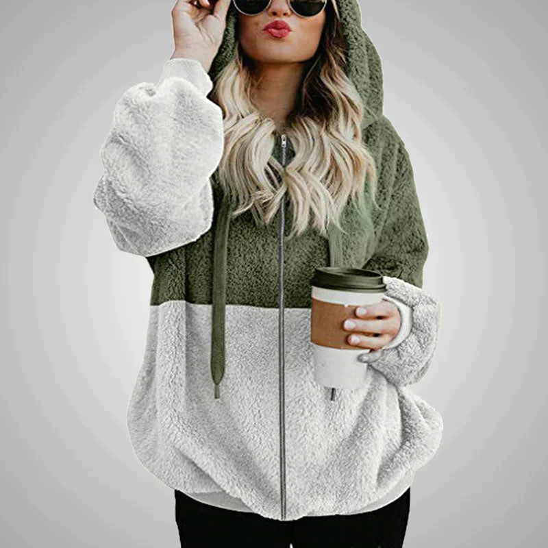 Tina – Flauschige Strickjacke mit Kapuze